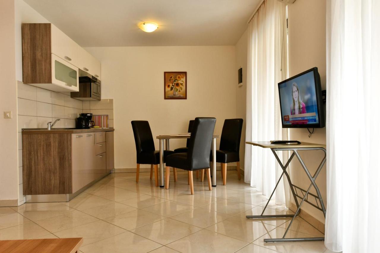 Apartments Jasmina ポレッチ エクステリア 写真