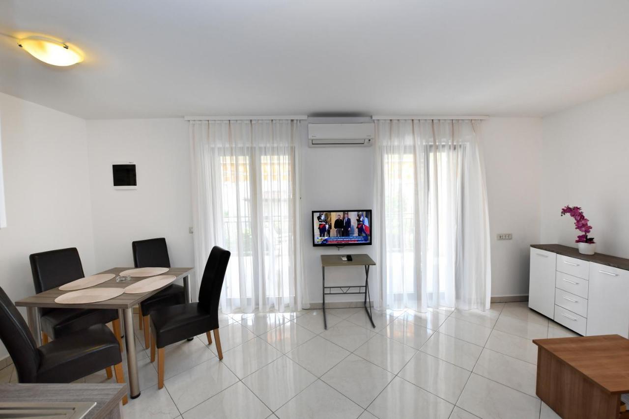 Apartments Jasmina ポレッチ エクステリア 写真