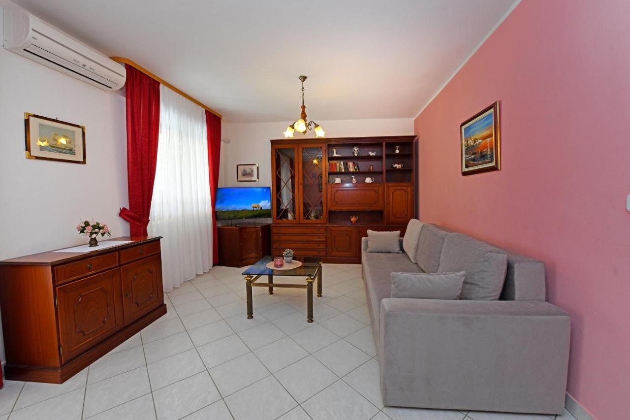 Apartments Jasmina ポレッチ エクステリア 写真