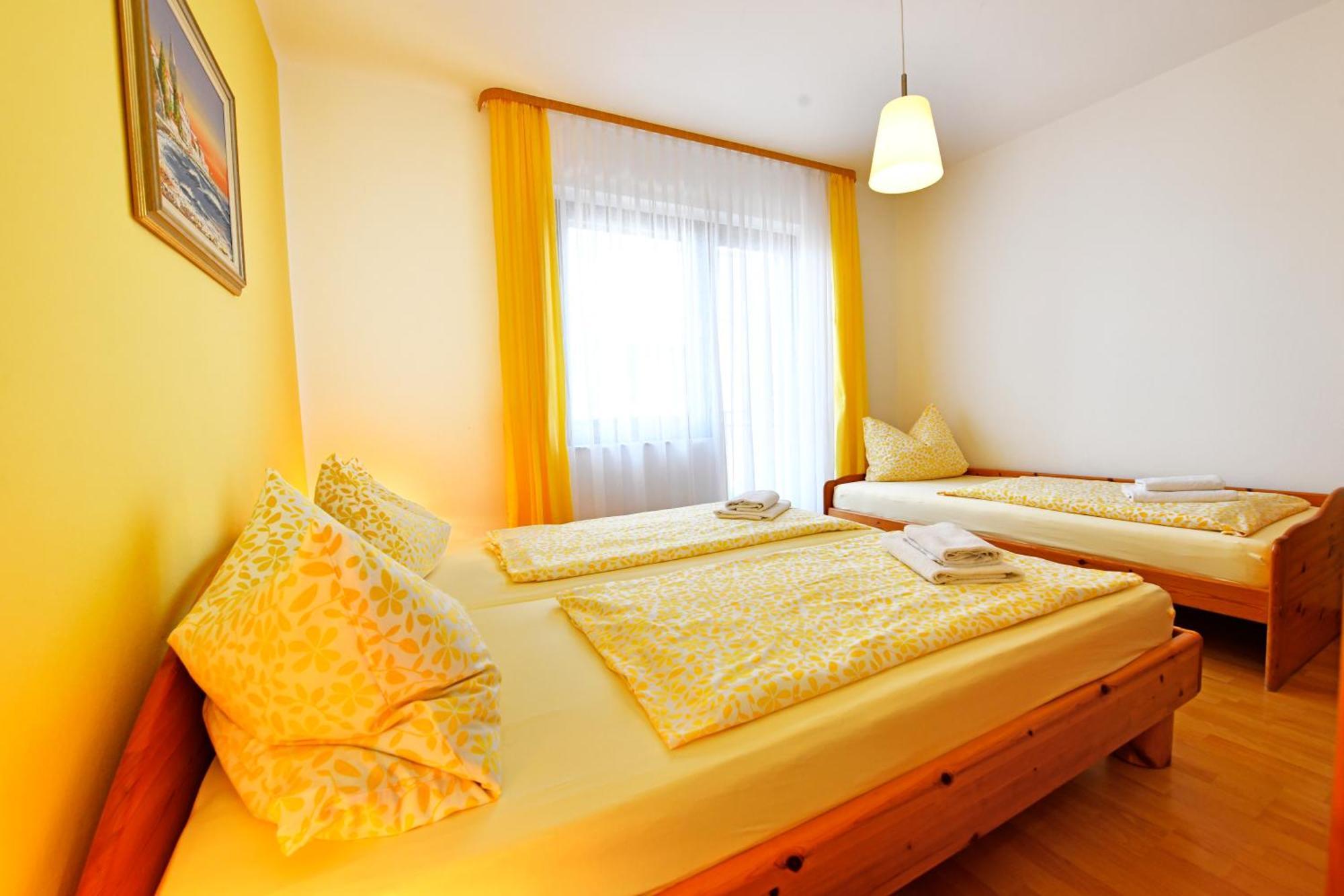 Apartments Jasmina ポレッチ エクステリア 写真